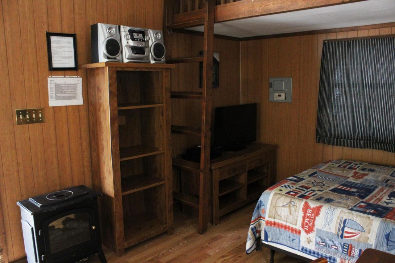 Berry Creek Cabins Bed & Breakfast Isabel Ngoại thất bức ảnh