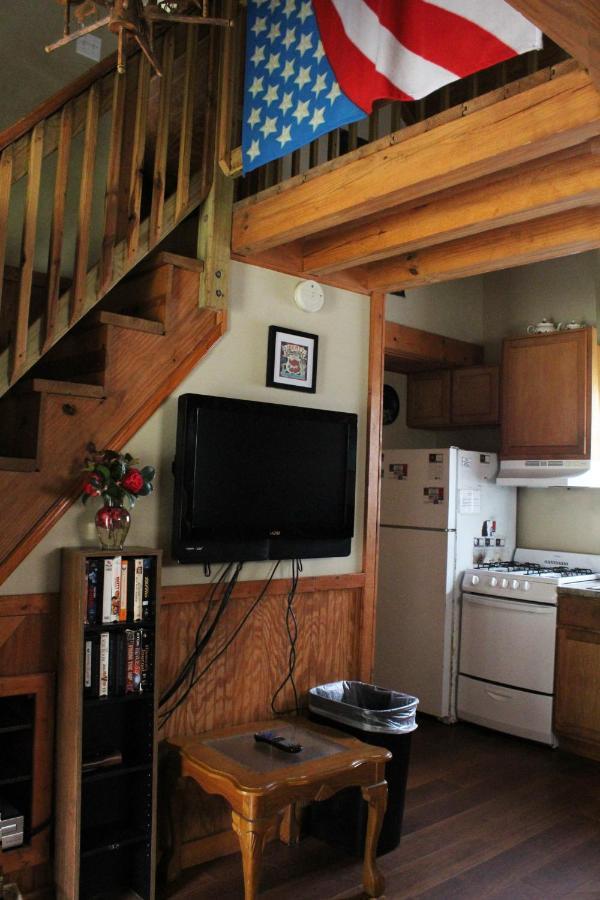 Berry Creek Cabins Bed & Breakfast Isabel Ngoại thất bức ảnh