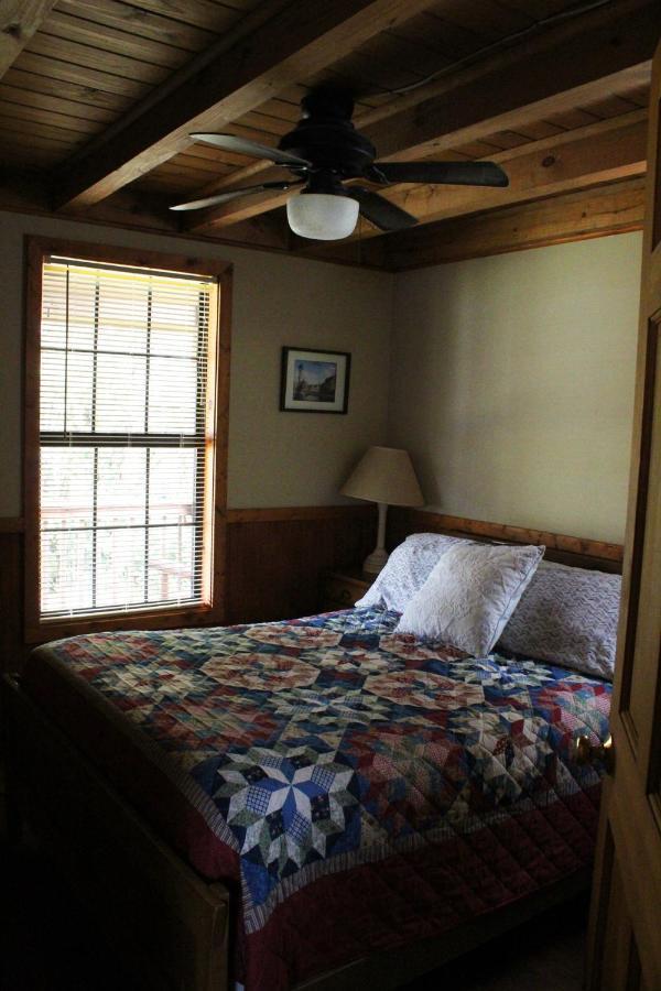 Berry Creek Cabins Bed & Breakfast Isabel Ngoại thất bức ảnh