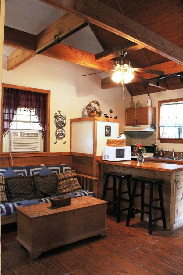Berry Creek Cabins Bed & Breakfast Isabel Ngoại thất bức ảnh