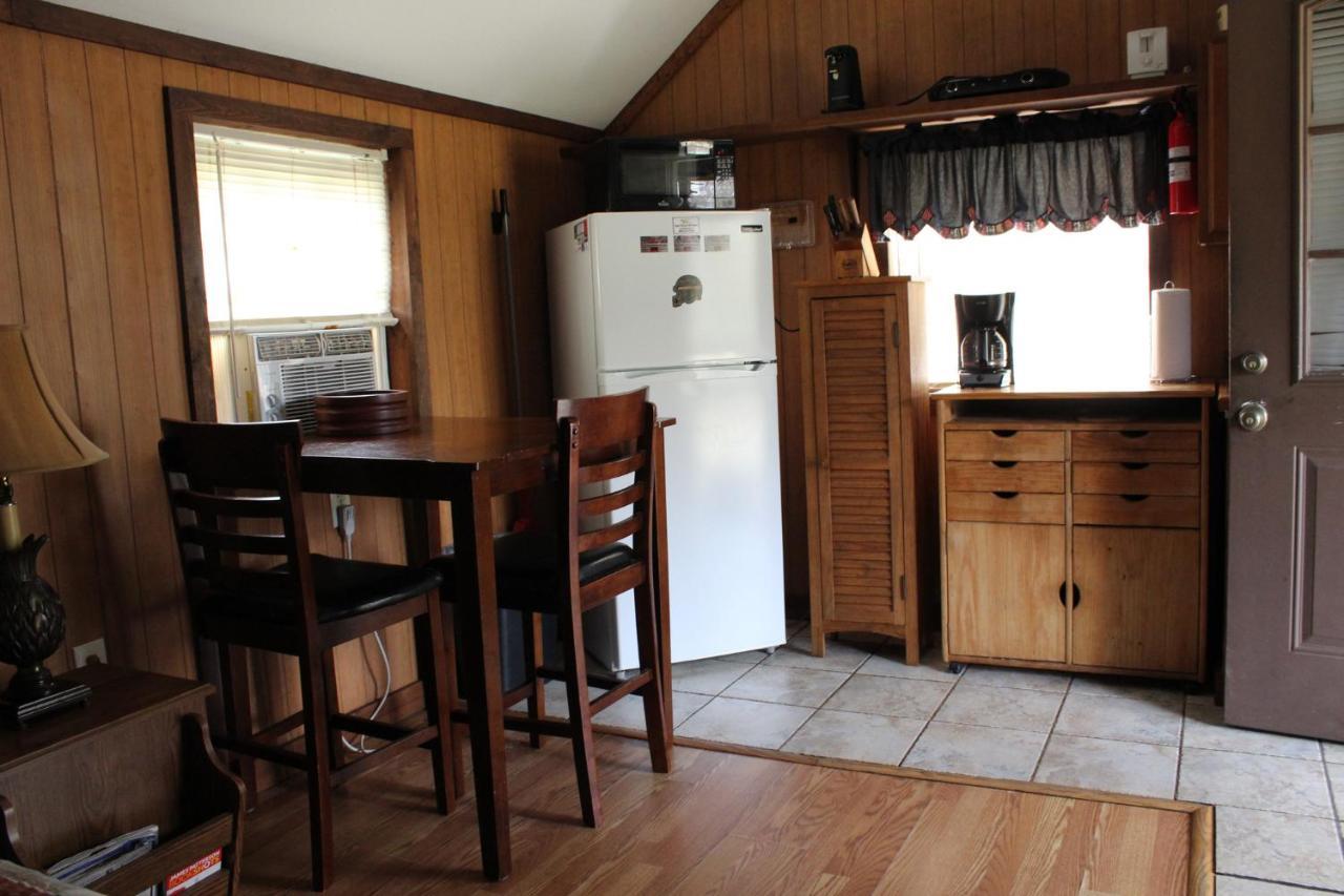 Berry Creek Cabins Bed & Breakfast Isabel Ngoại thất bức ảnh